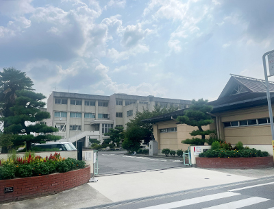 東中学校