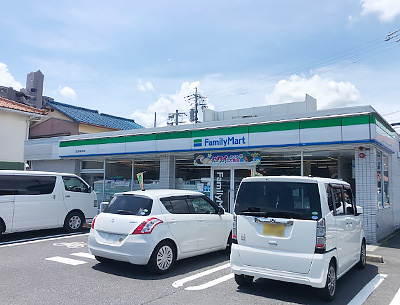 ファミリーマート四日市滝川町店