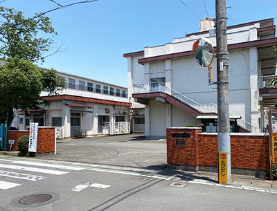 東小学校