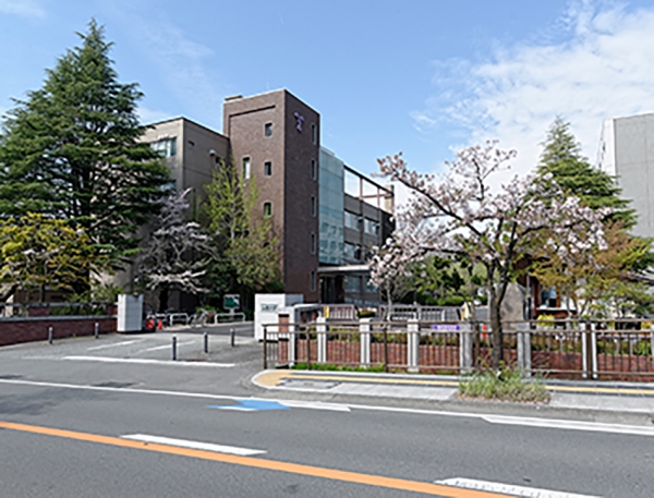 山梨大学