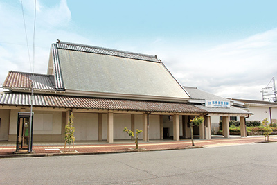 近鉄橿原線「畝傍御陵前」駅