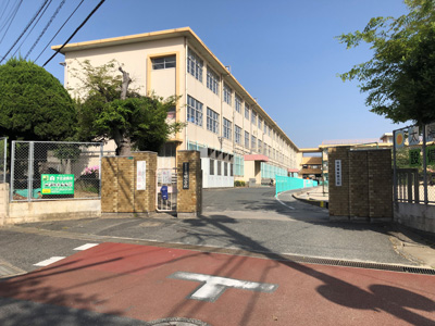 日明小学校