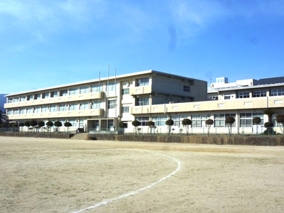 鳥栖中学校