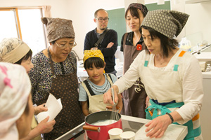 集会所での料理教室