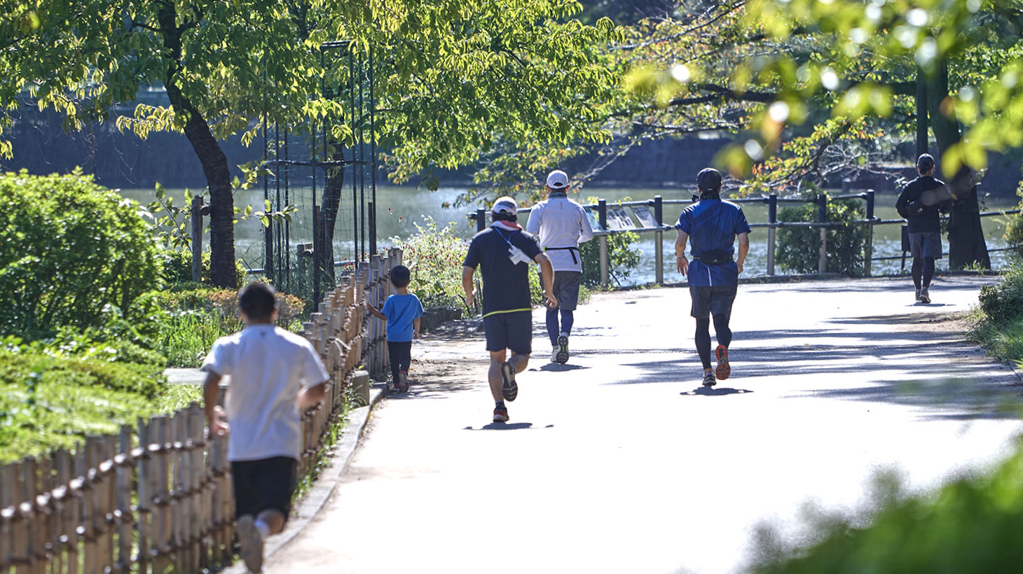 千葉公園（徒歩1分／約30m）