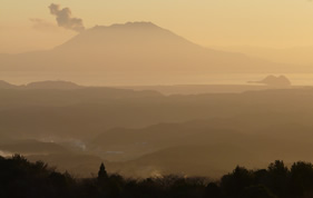 暮れる桜島