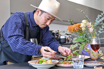 特集「料理家・寺井幸也さんと訪ねる」